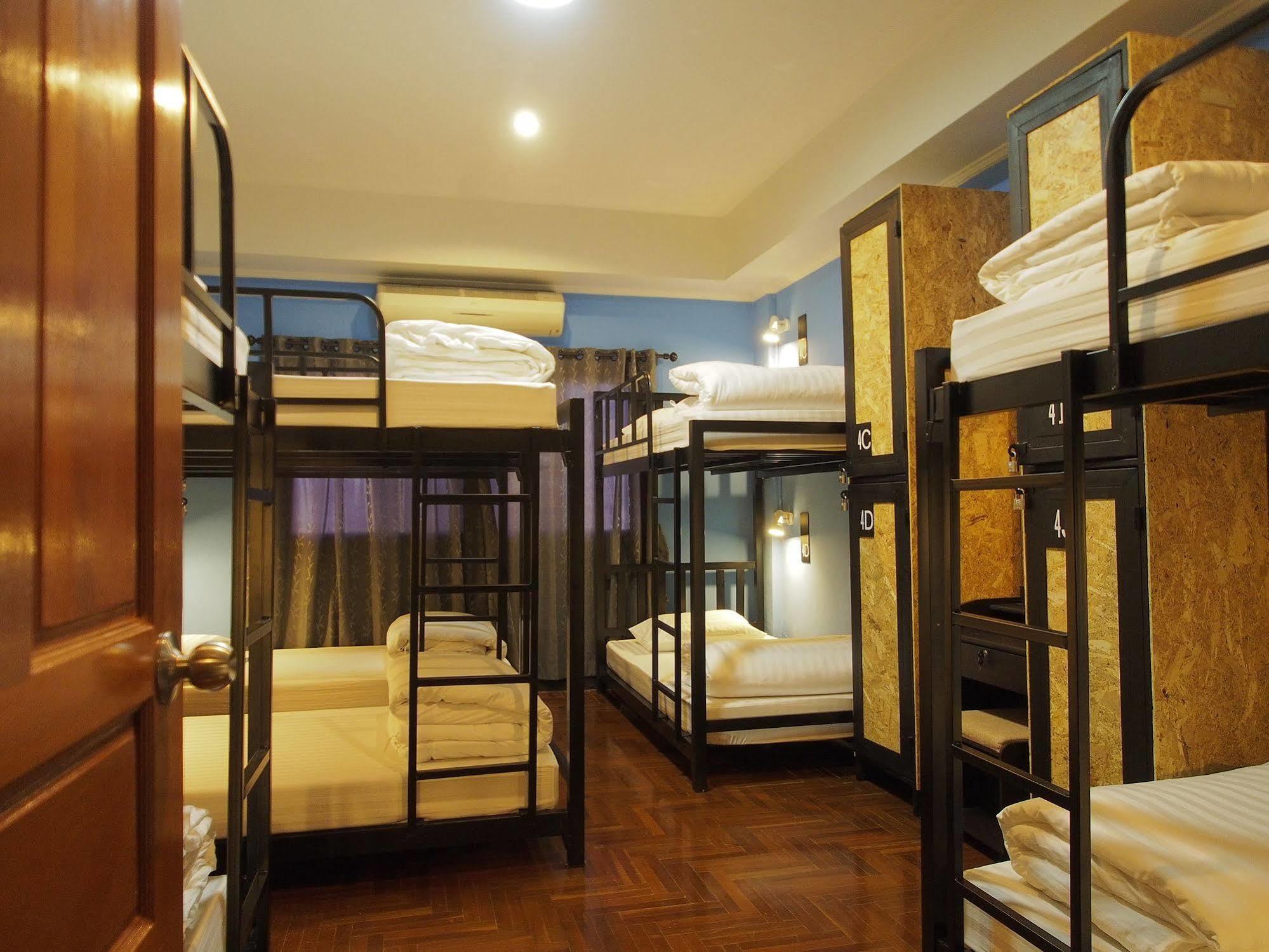Eden Walking Street Hostel Чіангмай Екстер'єр фото