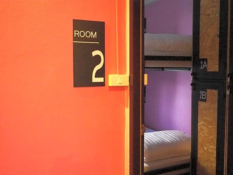 Eden Walking Street Hostel Чіангмай Екстер'єр фото