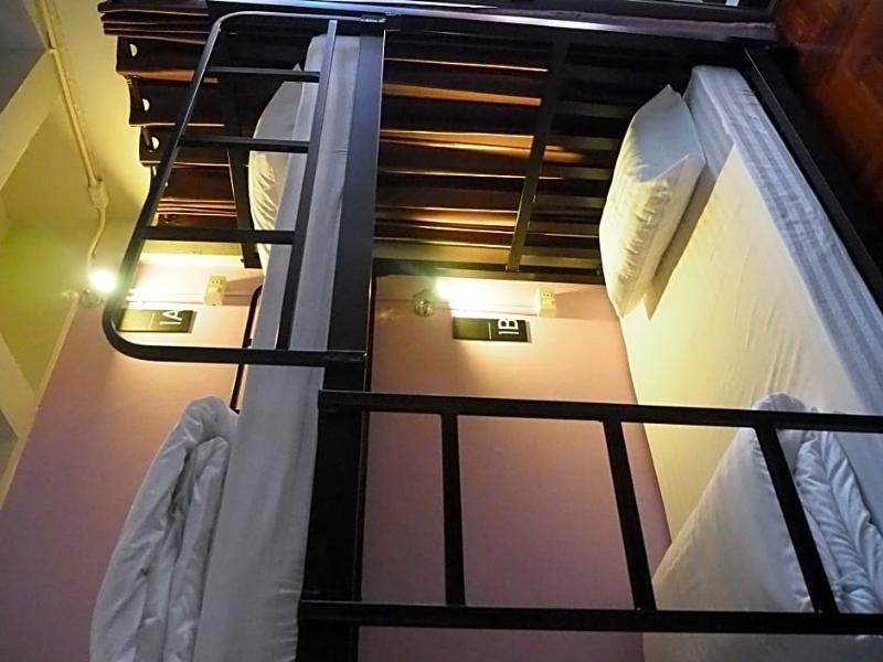 Eden Walking Street Hostel Чіангмай Екстер'єр фото