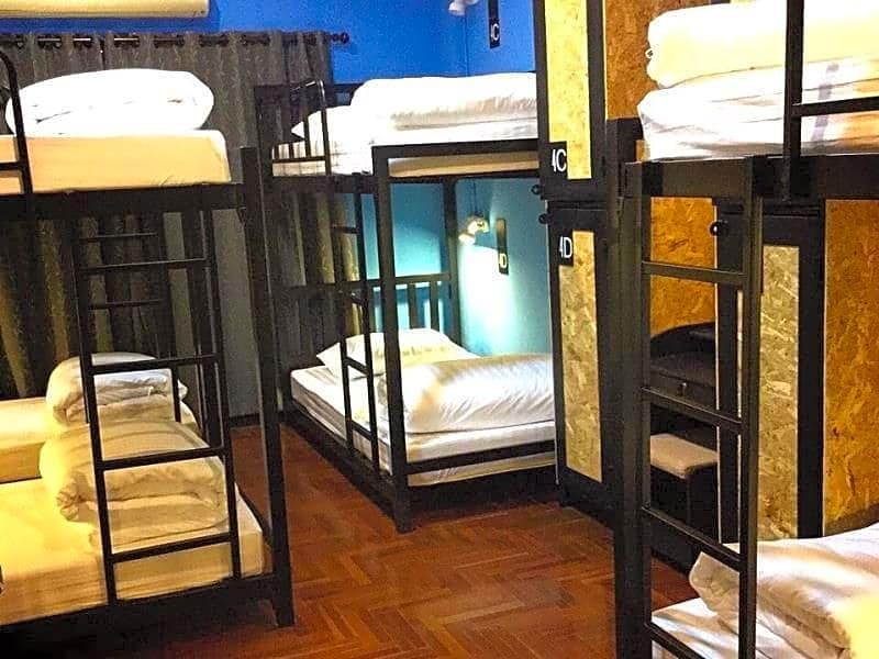 Eden Walking Street Hostel Чіангмай Екстер'єр фото